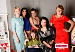 на фото: Наталья Патрихина с учениками